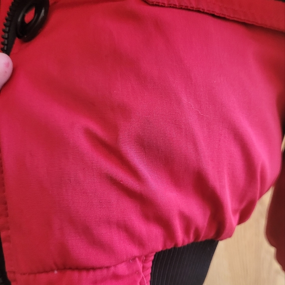 Canada Goose Bomber. Size M. Red. Excellent condition. Thick full down. - Picture 14 of 16